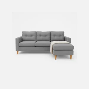 Sala en L Cielo con módulo tipo puff intercambiable tela color gris con patas de madera y frazada beige vista desde frente