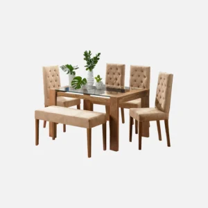 juego comedor 6 puestos Miguel Ángel en madera flor morado con tapa de vidrio, sillas tapizadas con capitoneado color beige y butaco liso visto desde perspectiva