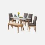 Juego de comedor Sahara 6 puestos en madera flor morado sillas tapizadas color gris y butaco color beige visto en perspectiva