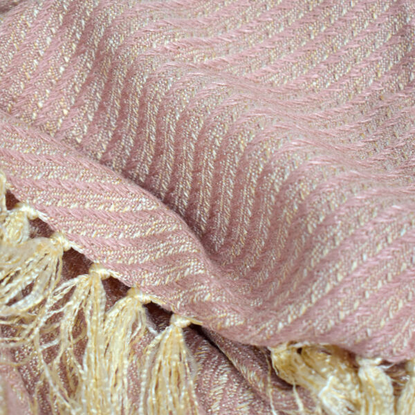 detalle cobija Cavalari color rosa vista en primer plano. All Star decoración