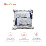 Imagen con medidas de una funda cuadrada con cojín con tejido atesanal, mide 45 cm de alto por 45 cm de ancho, con sellos de confort, resistencia, estilo y versatilidad. All Star decoración