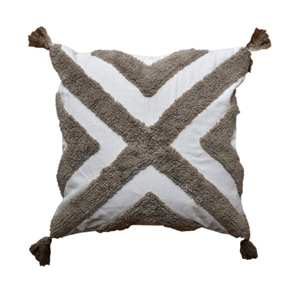 funda con cojín Rustic con detalles y textura aterciopelada con patrón geométrico decorativo, en tela blanca con moka visto de frente. All Star decoración