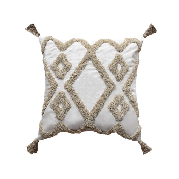 funda con cojín Rustic con detalles y textura aterciopelada con patrón geométrico decorativo, en tela blanca con beige visto de frente. All Star decoración