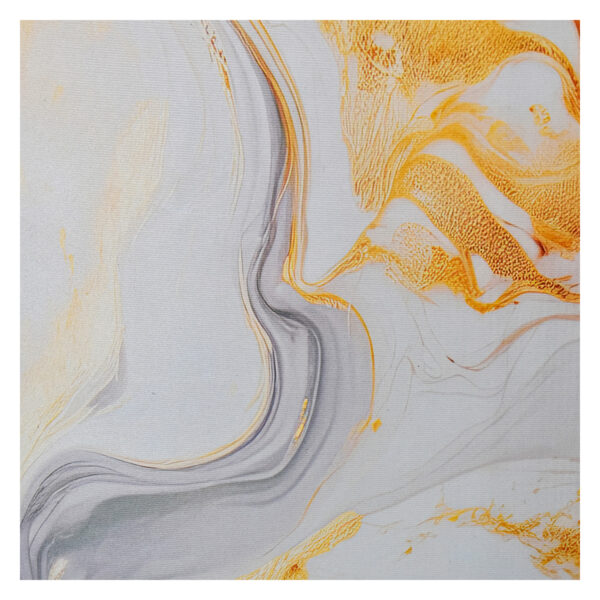 Detalle de tapete en tonos grises y naranjas con textura orgánica de mármol. All Star decoración