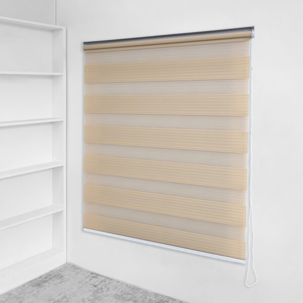 imagen persiana desenrollada tipo zebra color beige con soporte lateral a la pared, ubicada en apartamento. All Star decoración