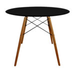 Mesa comedor 4 puestos Aquila de tapa negra con patas de madera y herrajes metálicos, vista de frente. All Star comedor