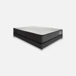 Colchón Bruma Semi Ortopédico visto en persepctiva sobre basecama tapizada color gris