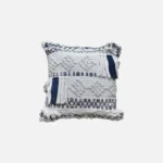 funda con cojín elite antología 45 x 45 cm color blanco con detalles azules visto de frente