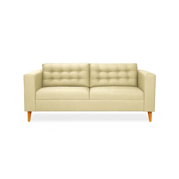 Sofá Honey 3 puestos tapizado en color beige con capitoneado, patas en madera maciza tono envejecido al 50% torneadas, visto desde frente.