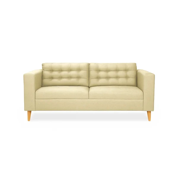 Sofá Honey 3 puestos tapizado en color beige con capitoneado, patas en madera maciza tono natural torneadas, visto desde frente. Muebles All Star