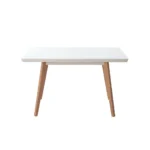 mesa comedor en madera flor morado en tono natural con tapa en acabado blanco vista de frente. Muebles All Star