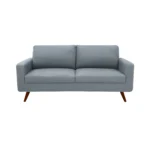 Sofá Río tapizado liso en color gris con patas en madera maciza envejecidas al 100% torneadas visto desde frente. Muebles All Star