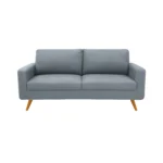 Sofá Río tapizado liso en color negro con patas en madera maciza envejecidas al 50% torneadas visto desde frente. Muebles All Star