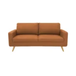 Sofá Río tapizado liso en color terracota con patas en madera maciza tono natural torneadas visto desde frente. Muebles All Star