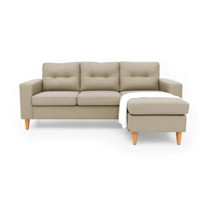 Sala en L Cielo con puff intercambiable tapizada en color avellana, capitoneado en espaldar, con manta decorativa color blanca y patas en madera tono natural torneadas vista de frente. Muebles All Star