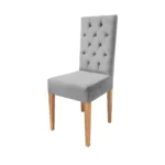 silla comedor Miguel Ángel en madera flor morado tono natural y tapizado capitoneado en el espaldar color gris vista en perspectiva. Muebles All Star