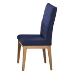 silla comedor Sahara en madera flor morado tono natural y tapizado color azul capitoneado en espaldar lineal, vista en perspectiva. Muebles All Star